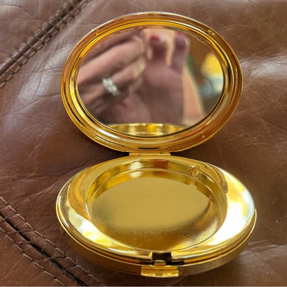 Beautiful powder box with mirror